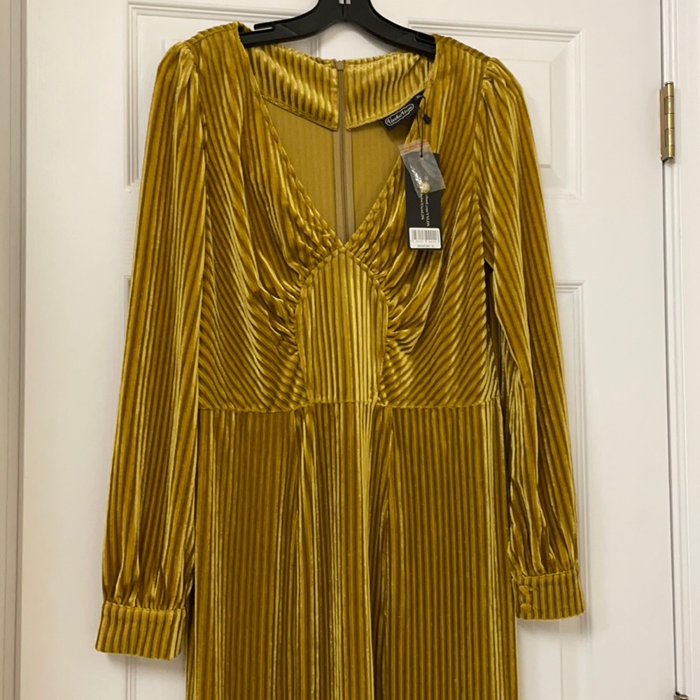Elegant Gold Pleated Dress